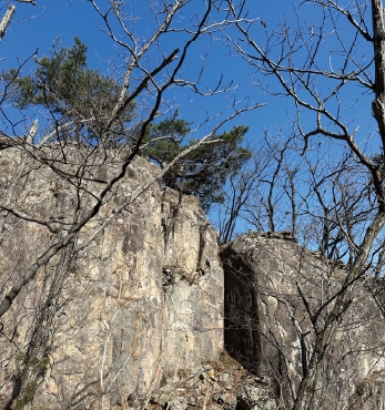 대둔산 벼랑 위에 선 동학농민군 섬네일 파일