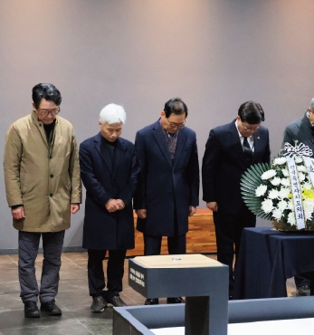 전북자치도의회 문승우 의장 일행 기념공원 방문 섬네일 파일